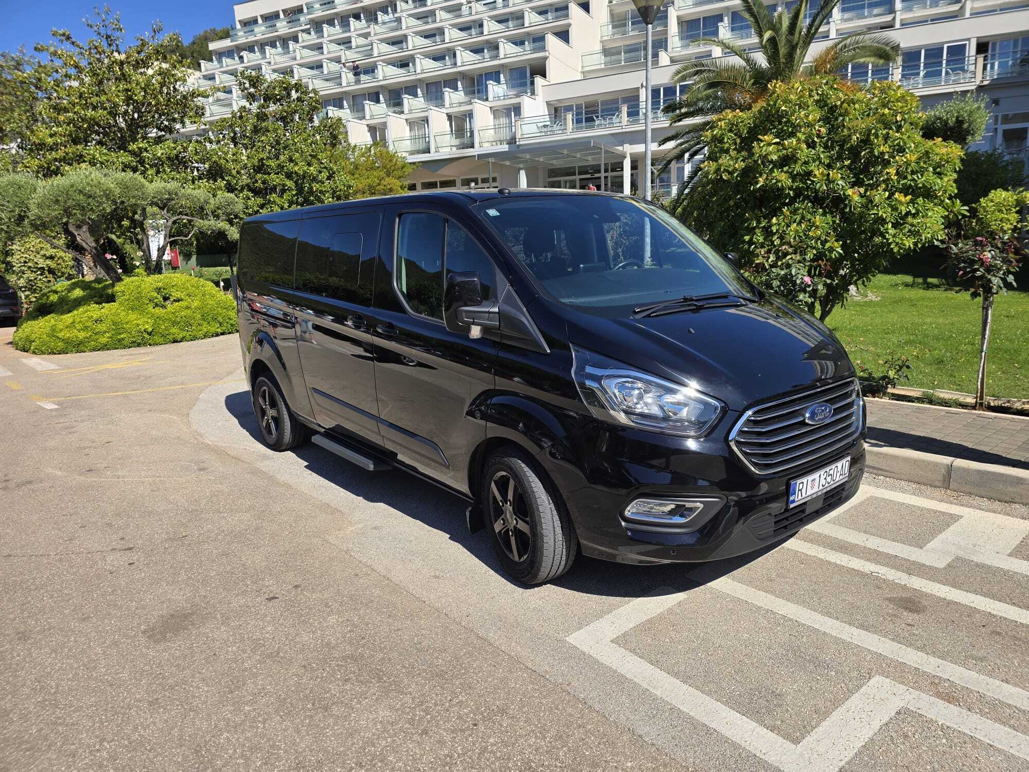 Ford Tourneo 8+1