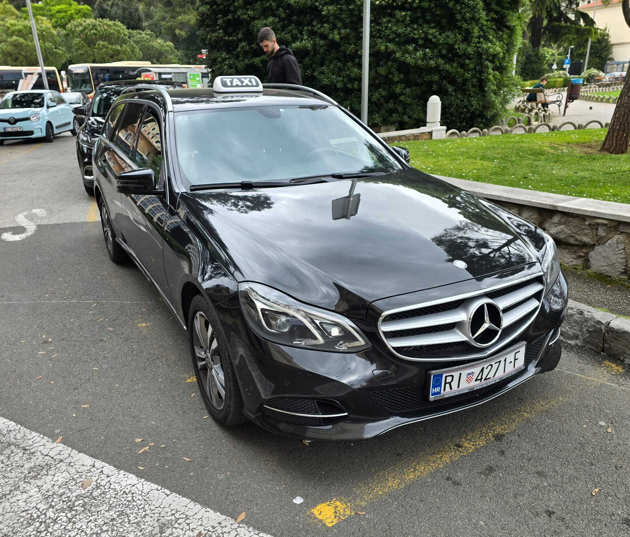 Mercedes-Benz E-Class 4+1